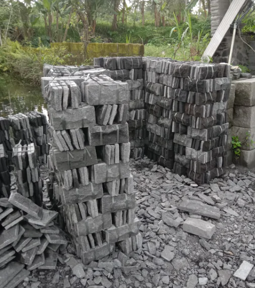 Product image 4 of the product “Black Lava Stone Wall tiles,Quality for export market, Size 20 x 20 cm (0,04m²) Price per 1 m² / 25pcs. ”